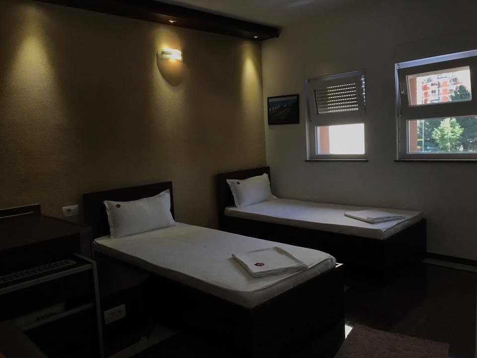 Hotel Millenium2 Призрен Экстерьер фото