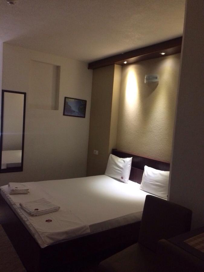 Hotel Millenium2 Призрен Экстерьер фото